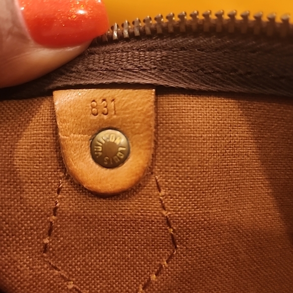 Louis Vuitton Speedy 30 **41 year old Vintage Bag** - Picture 13 of 14